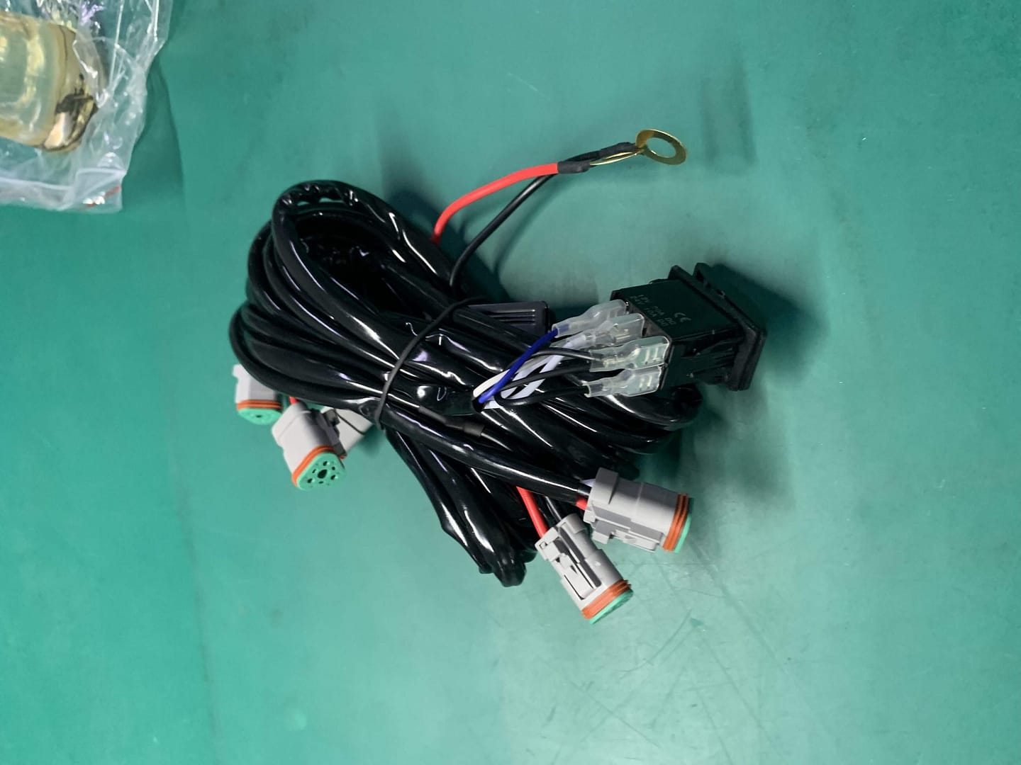 Relay harness with 1 DT connector